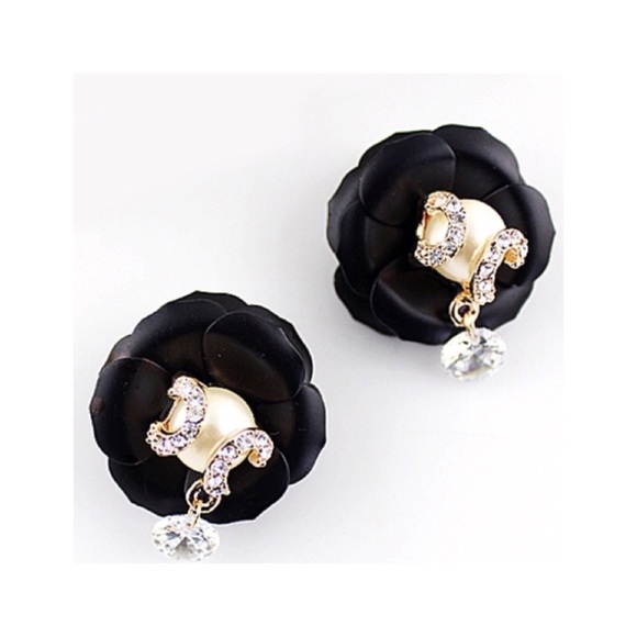 Jewelry - Black faux diamond